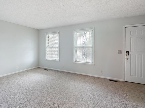 4th image of 3841 Dubois Dr