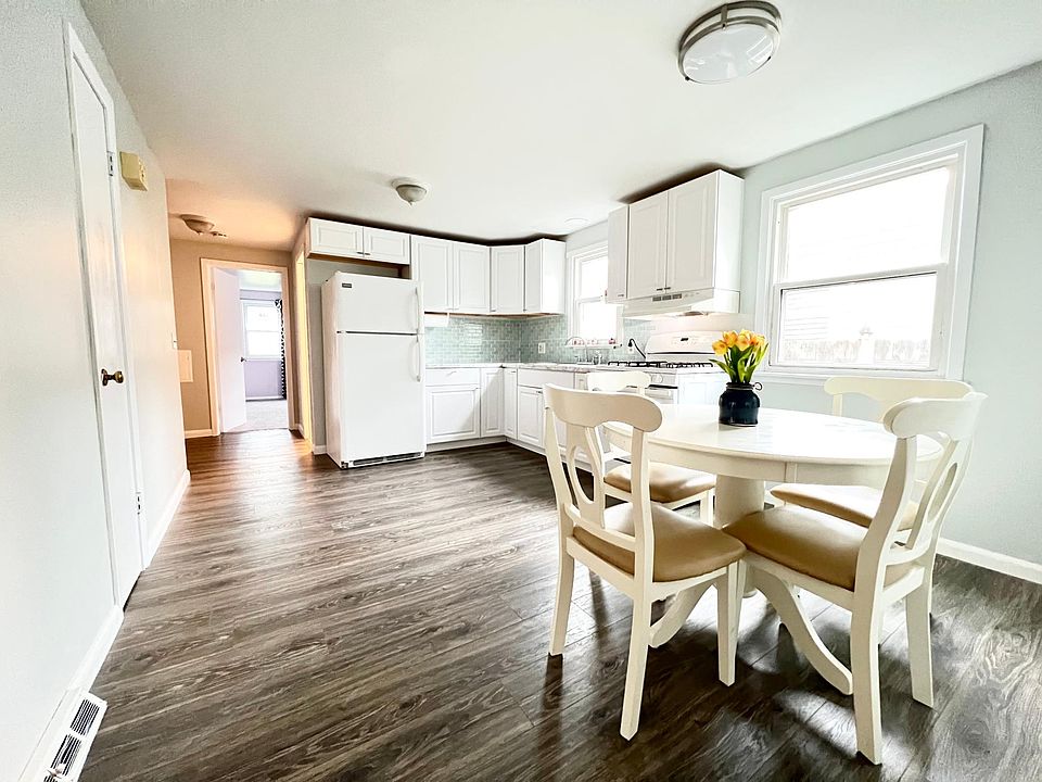 Side entrance door opens into kitchen