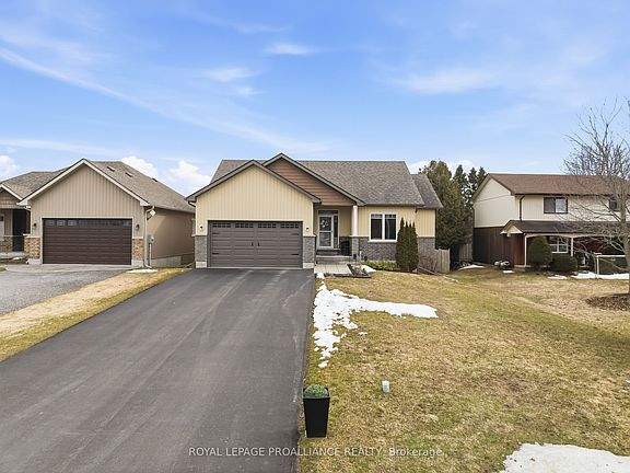 3rd image of 305 Raglan St