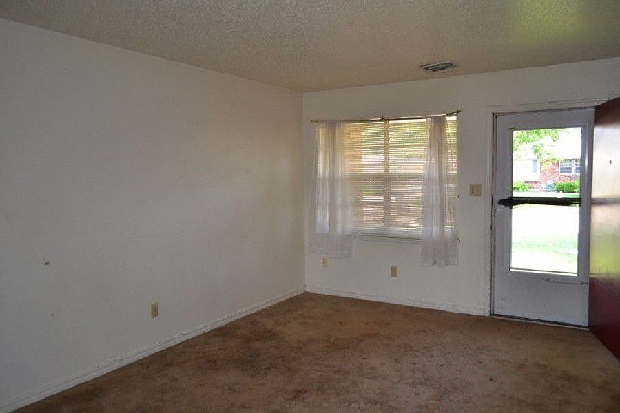 1st image of 711 Harmon Cir