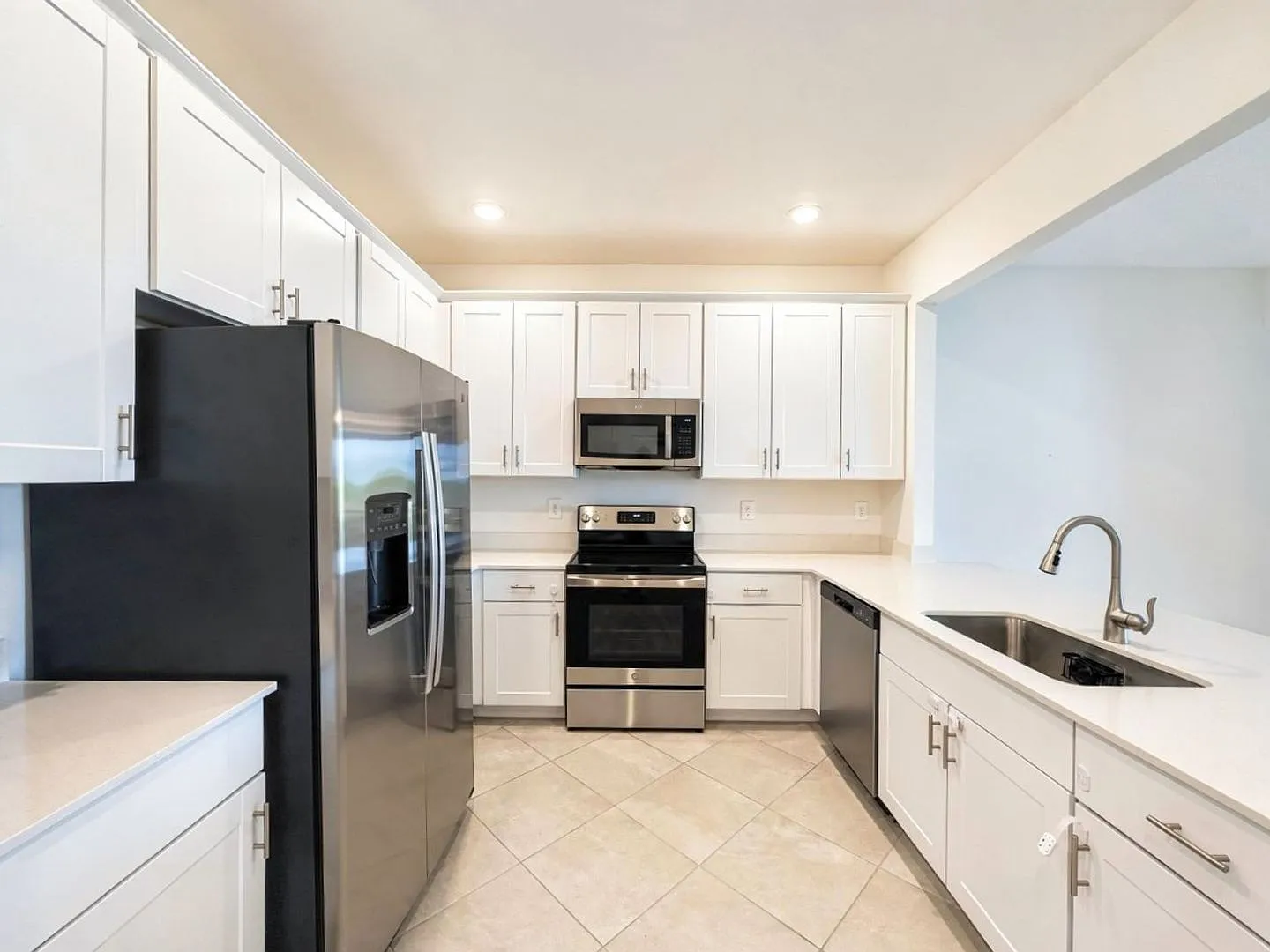 Annual lease, 3-bedroom, 2.5-bathroom townhome in Orange Blossom Ranch — Photo 2