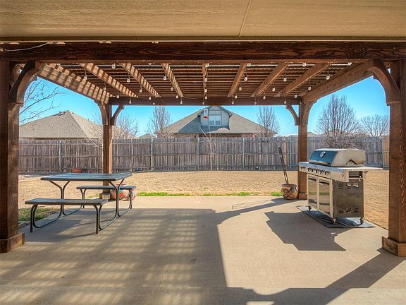 5th image of 505 Ridge Lake Blvd