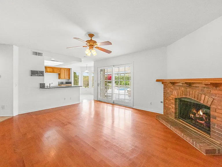 848 Devore Ave — Photo 24