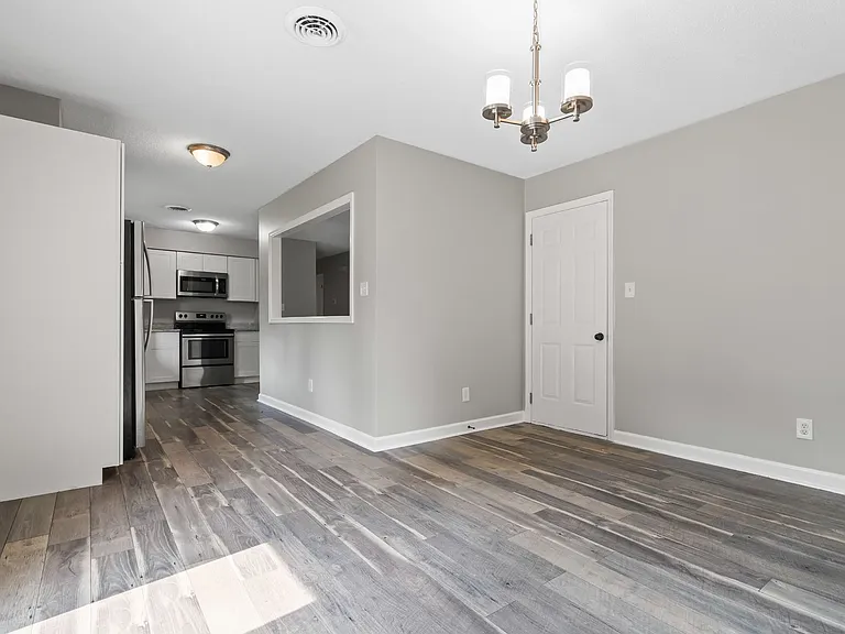 102 Sterling Rd — Photo 9