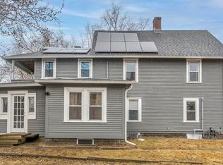 8 Laurel St, Greenfield, MA 01301