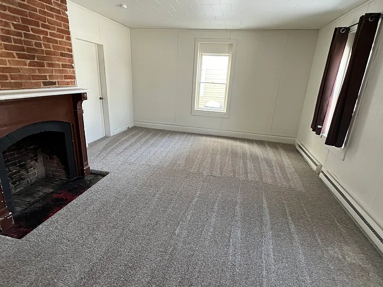 70 Oak St #A — Photo 3