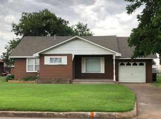 914 E Main St, Sentinel, OK 73664