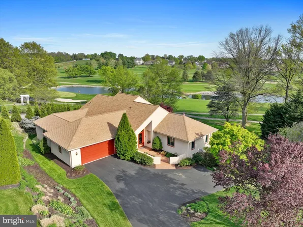 2688 Saint Andrews Ct, York, PA 17402