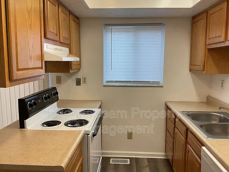 961 Taylorsview Dr — Photo 6