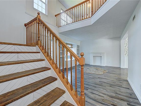 3rd image of 5985 Keensburg Dr