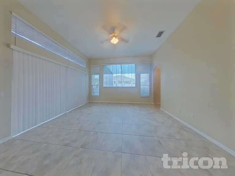 1507 Yardley Dr — Photo 3