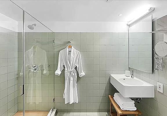 4th image of 119 Orchard St #33