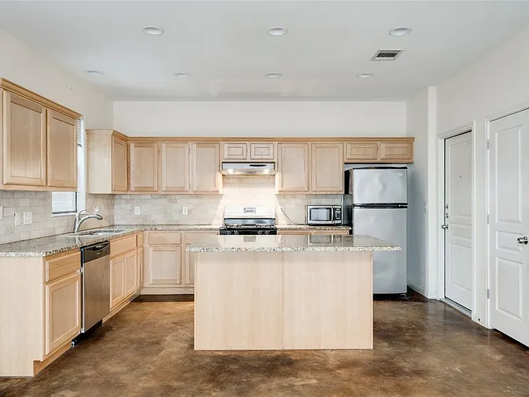 1300 Chicon St #A — Photo 4