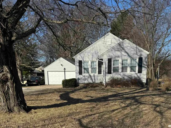 910 S Main St, Washington, IL 61571