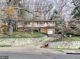 2709 S Arlington Ridge Rd, Arlington, VA 22202