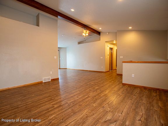 4th image of 1372 1st Ave E