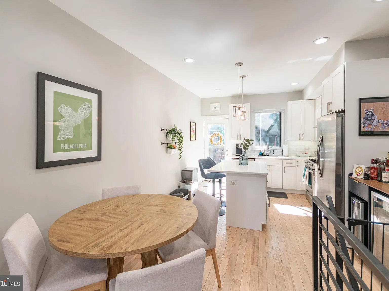 3 bed, 3.0 bath, 1700 sqft, $2,700 — Photo 3