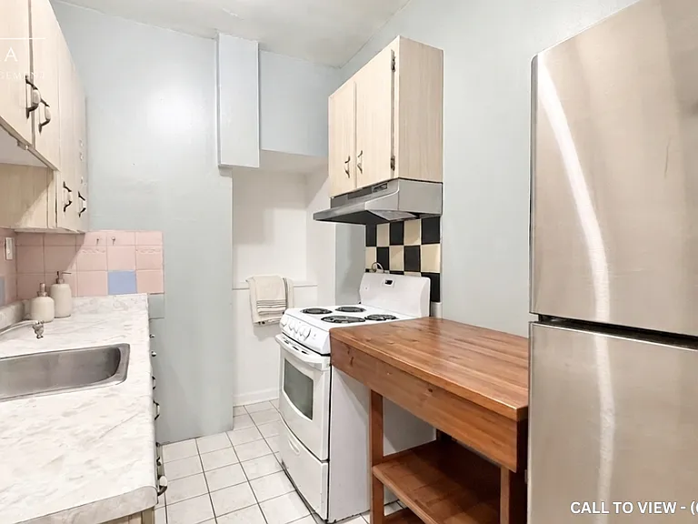 22 Woodlawn Ave W #F — Photo 1