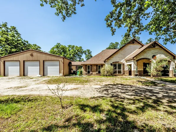 325 Planter Pointe Dr, Normangee, TX 77871