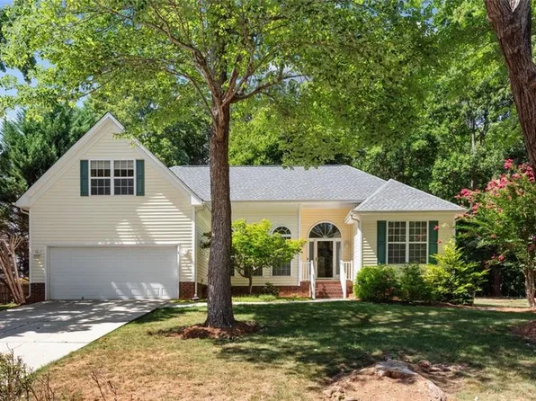 3 Holly Springs Ln, Greensboro, NC 27455