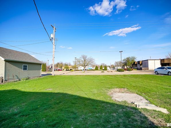 216 N Cedar St, Toluca, IL 61369