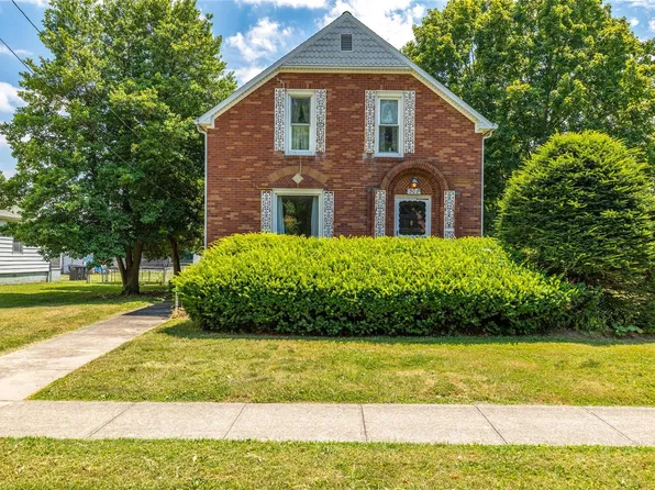 308 E Columbia St, Litchfield, IL 62056