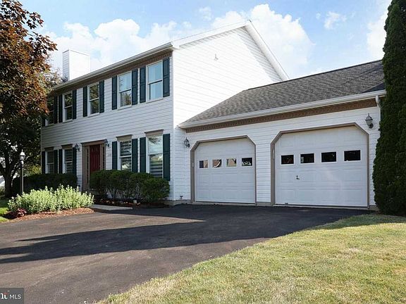 3rd image of 105 Cherrywood Rd