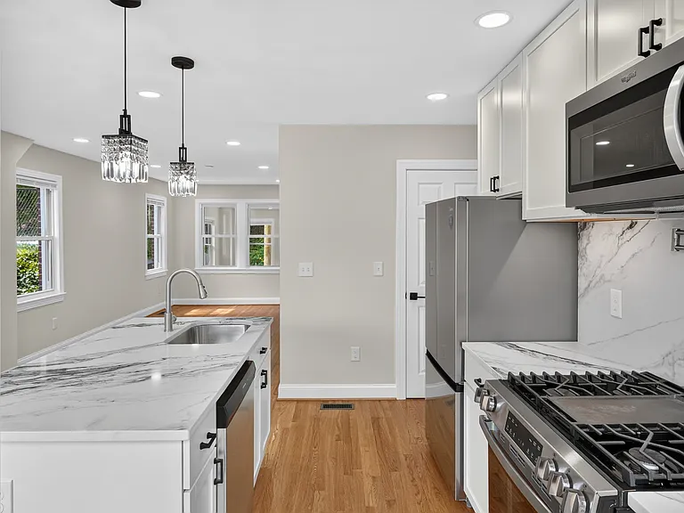 1712 U St SE — Photo 3