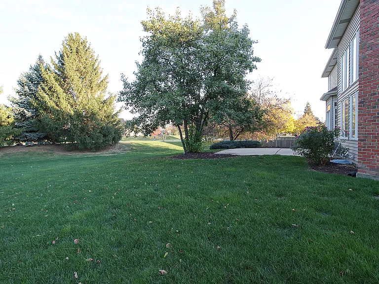 26025 Whispering Woods Cir — Photo 43