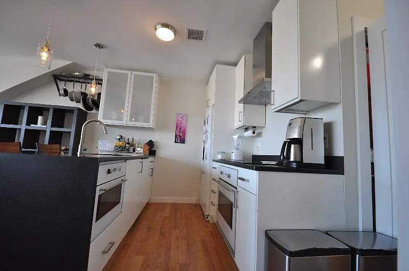 2 bed, 750 sqft, $4,700 — Photo 4