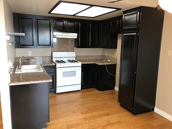 3rd image of 9044 Wallingsford Ln