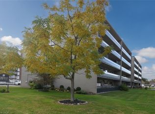 510 Queenston Rd #404, Hamilton, ON L8K 1J3