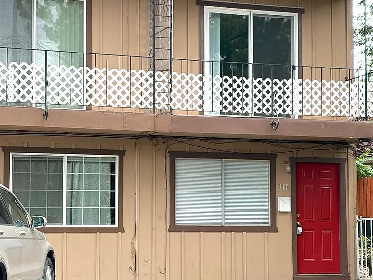 900 Eden Ct — Photo 18