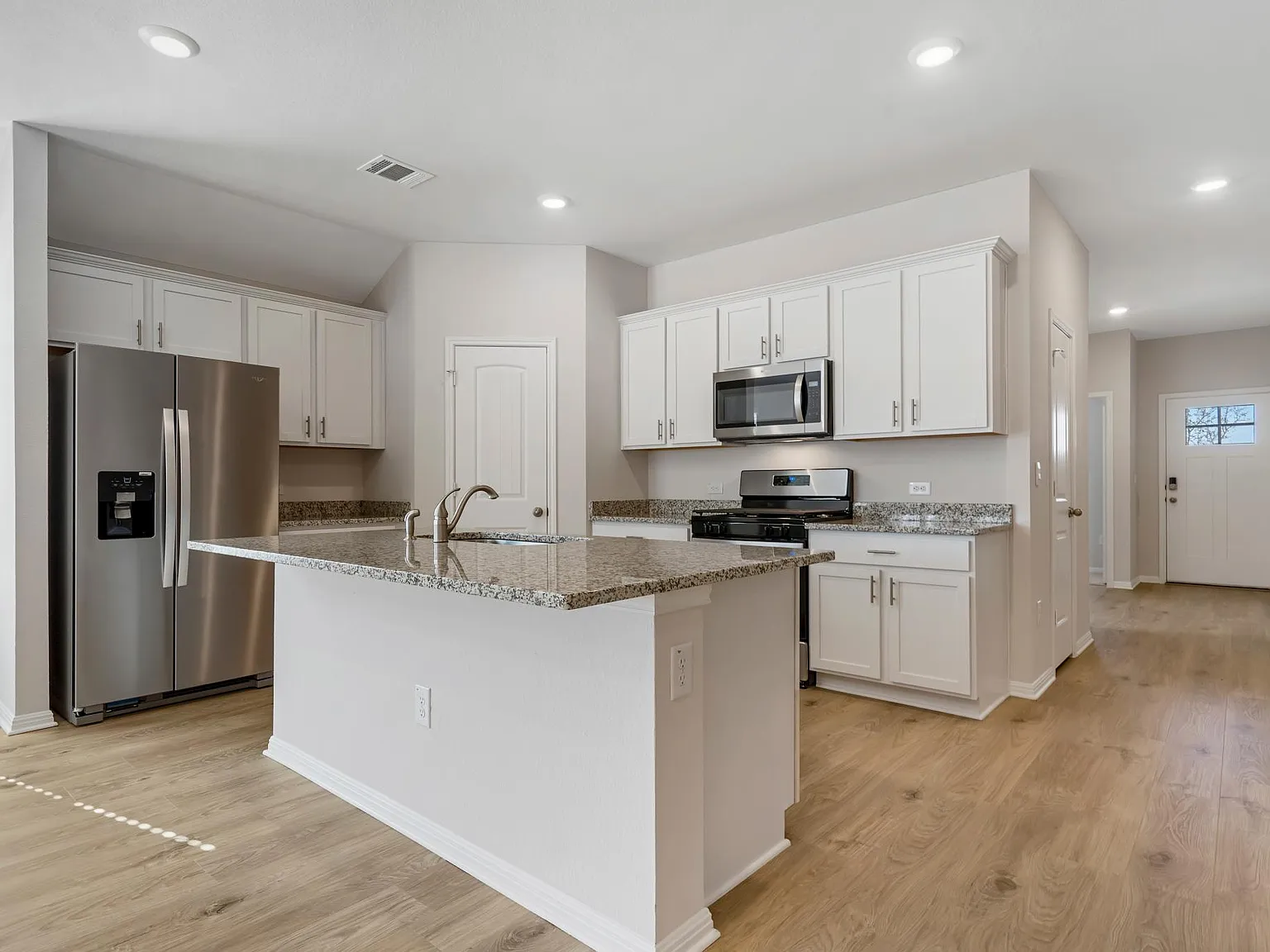 4 bed, 2110 sqft, $2,350 — Photo 4