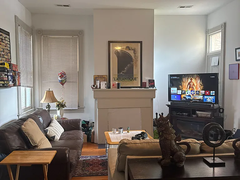 1307 Bainbridge St — Photo 2
