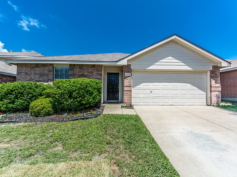 1st image of 1104 Caroline Dr