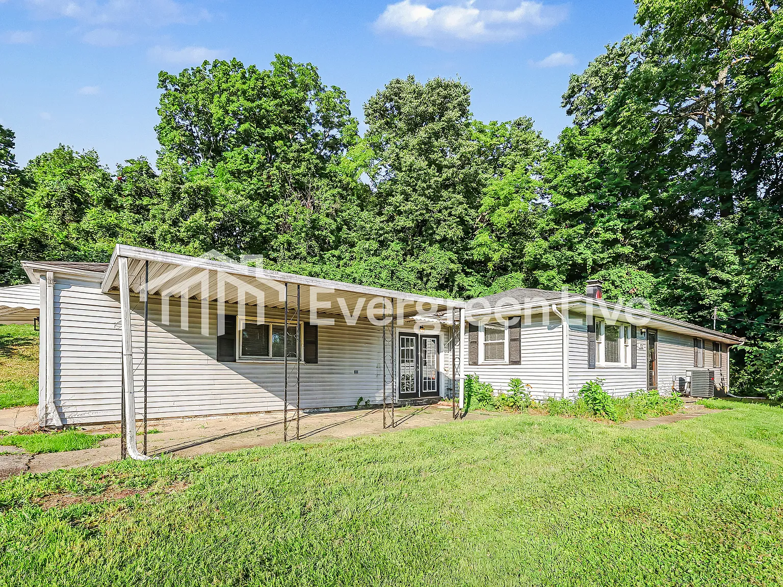 4 bed, 2.0 bath, 2040 sqft, $1,795 — Photo 2