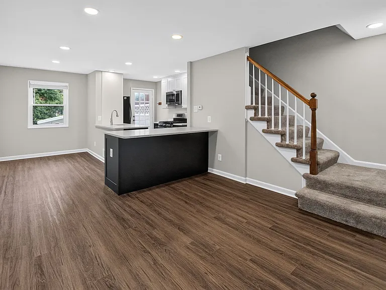 23 Underwood Pl — Photo 2
