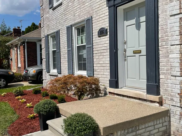 1898 Hunt Club Dr, Grosse Pointe Woods, MI 48236