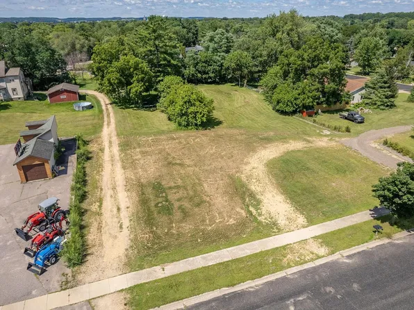 101 Logelin Dr, Reedsburg, WI 53959