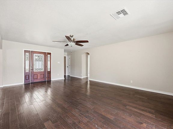 5th image of 375 Dorothy Dr