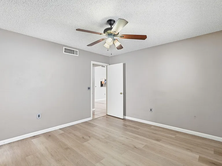 1146 N Granada Dr — Photo 21