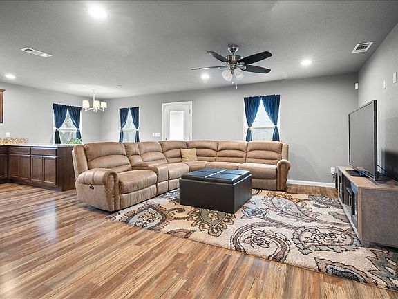 4th image of 512 Alameda Rd