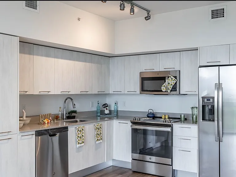 Gallery At River Parc — Photo 6