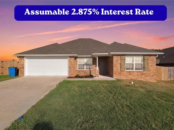 916 Brook St, Gentry, AR 72734
