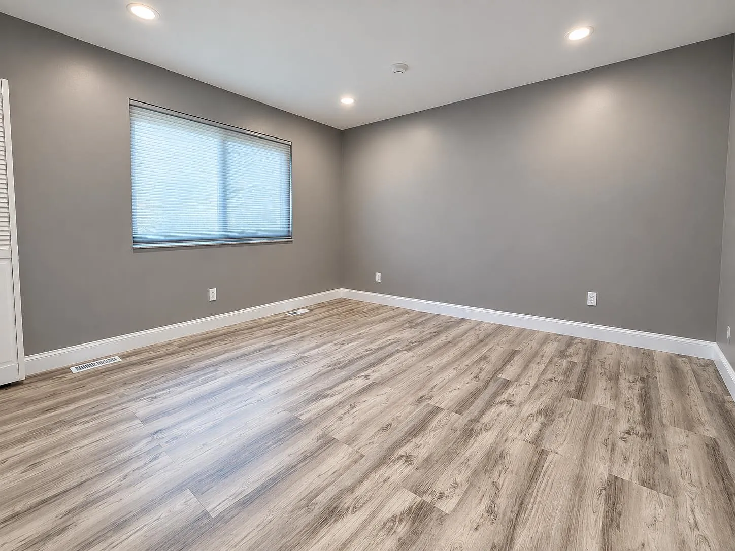 481 Walker St — Photo 3