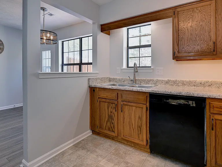 1710 Skiffes Creek Cir — Photo 16