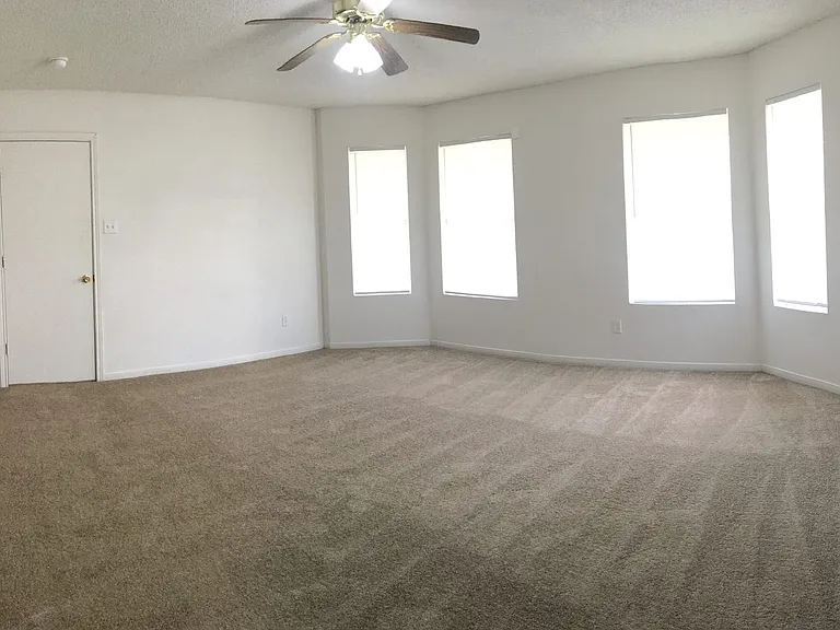 5817 Medina Dr — Photo 7