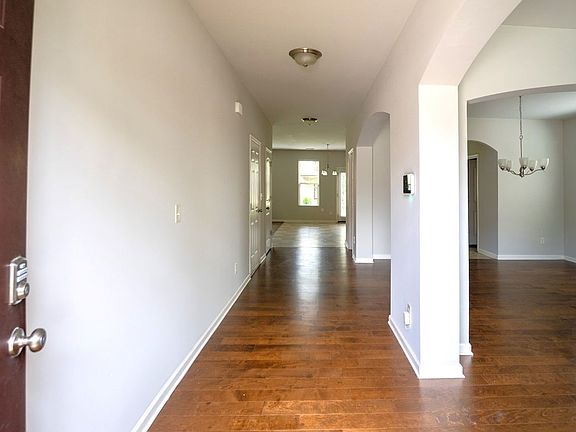 3rd image of 5235 Cantbury Way