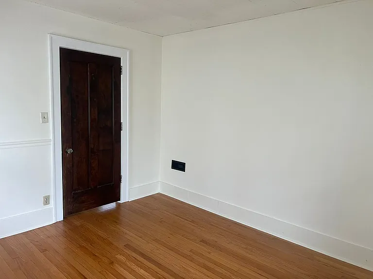 240 W Locust St — Photo 19